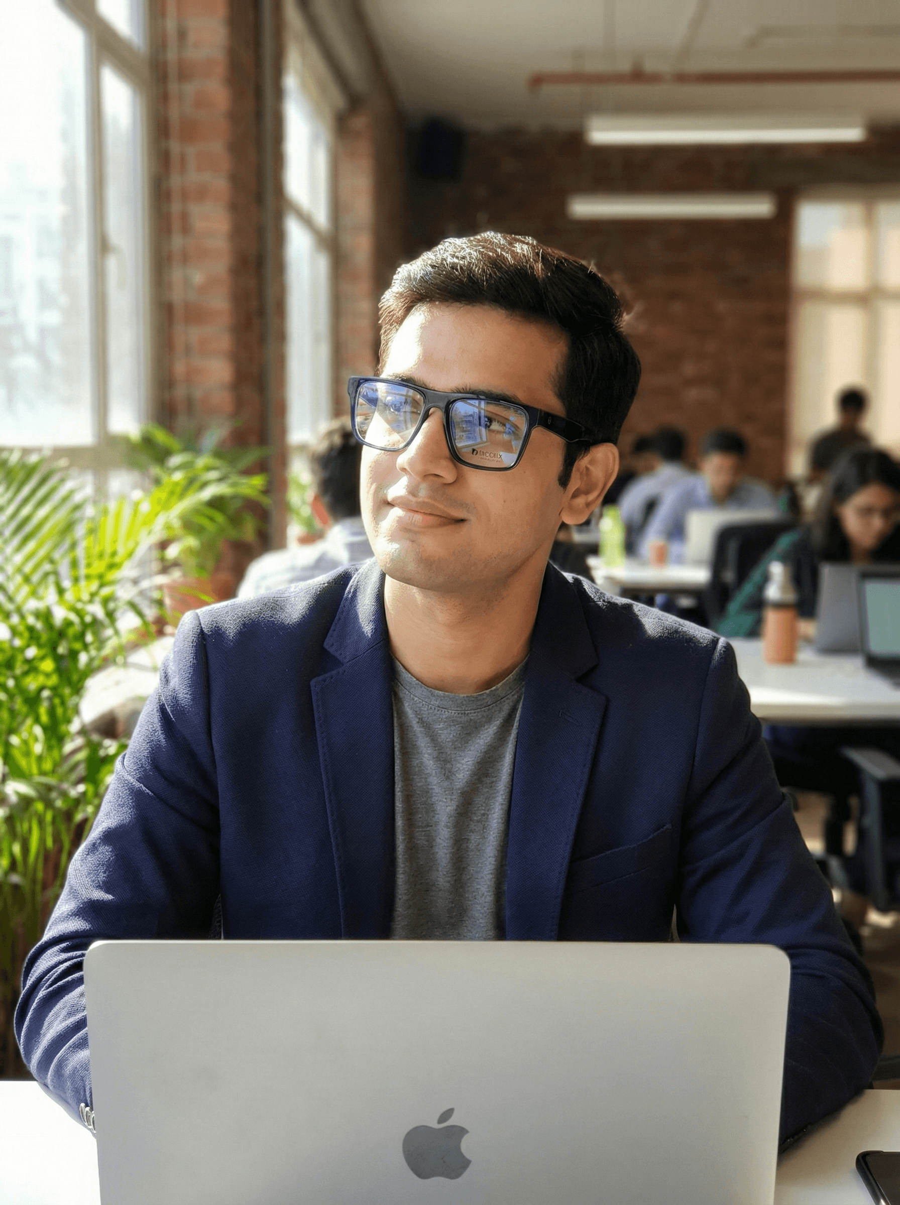 How to Choose the Perfect Eyeglass Frame for Your Face Shape